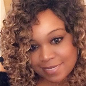 Meet your Posher, Denise